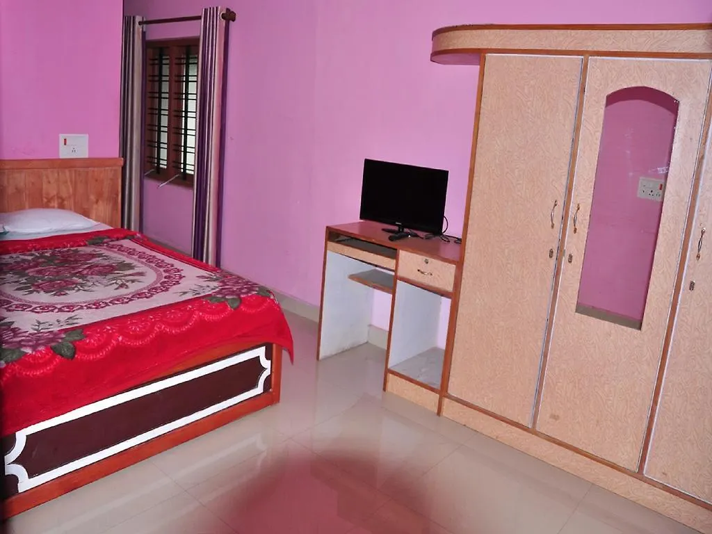 مونار Familycare Homestay