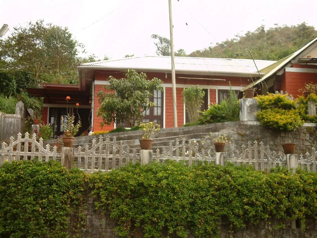 مونار Familycare Homestay