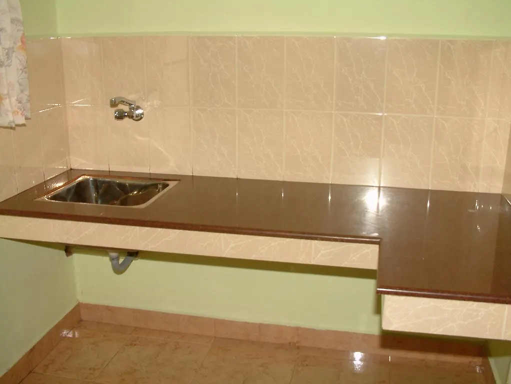 مونار Familycare Homestay