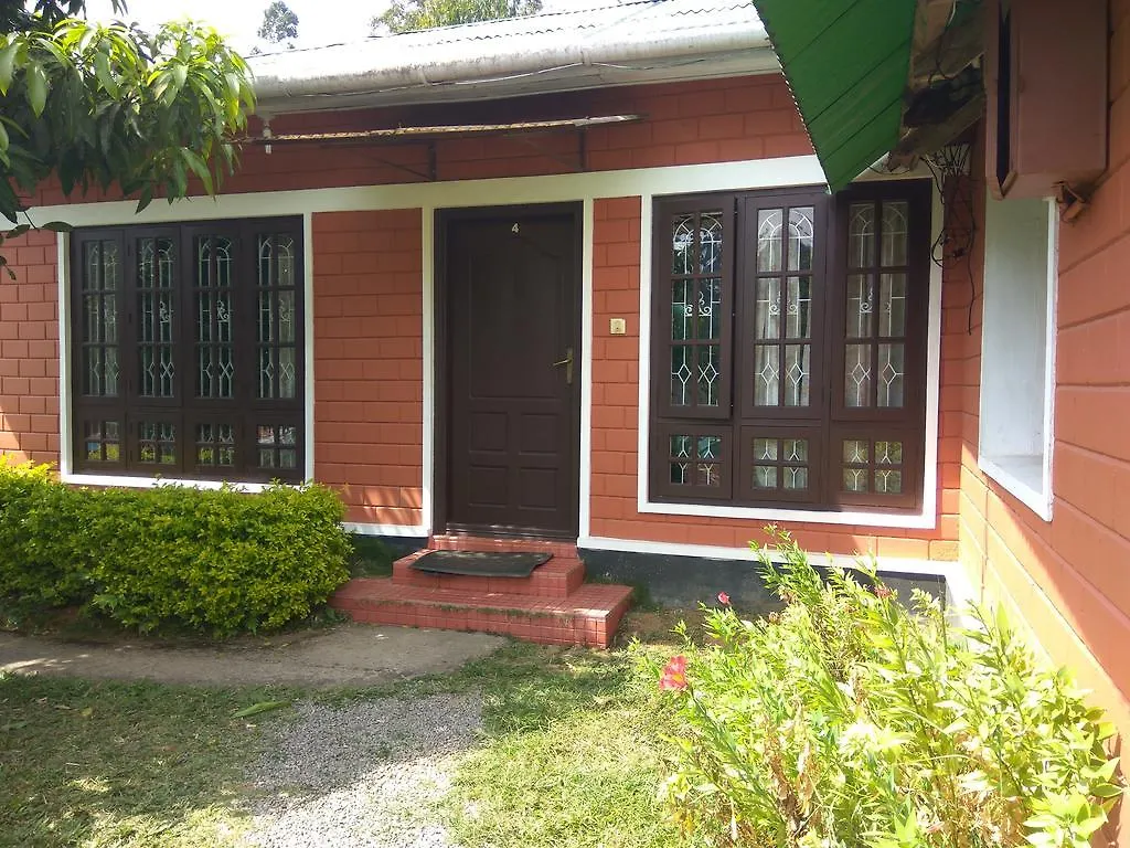 مونار Familycare Homestay