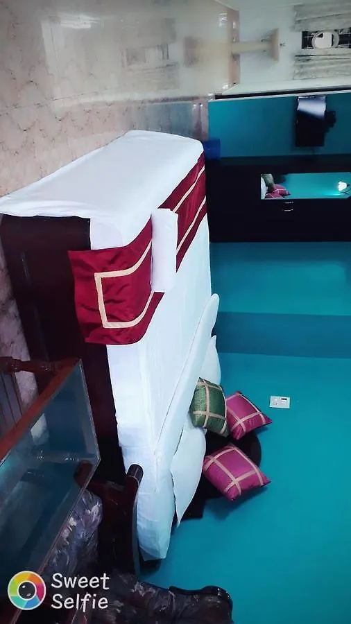 مونار Familycare Homestay 0*,